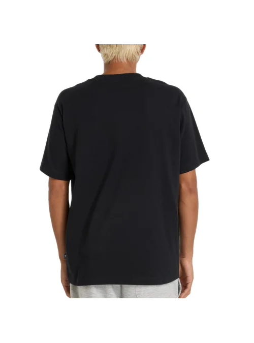 New Balance REIMAGINED GRAPHIC T-SHIRT MT51506BK New Balance REIMAGINED GRAPHIC T-SHIRT MT51506BK